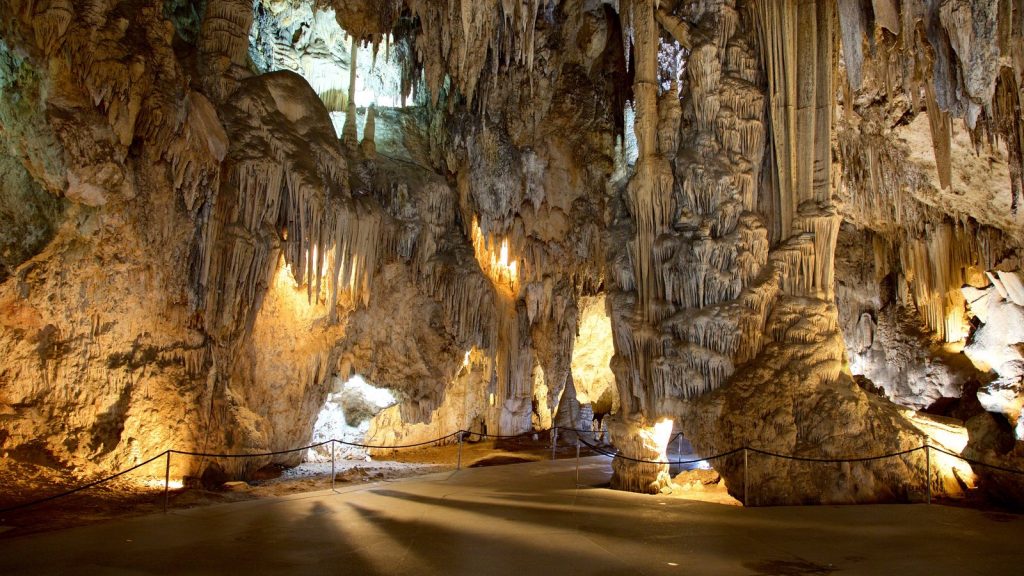 Interior de la Cueva de Nerja